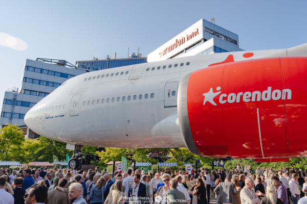 MeerBusiness Haringparty powered by Corendon Hotels & Resorts 2025: Networking beneath the Boeing 747