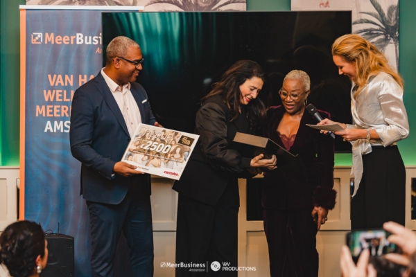 Alderman Touria Meliani presents the Amsterdam Business Culture Award 2025 to ZO! Gospel Choir during Amsterdam Business Inspiration